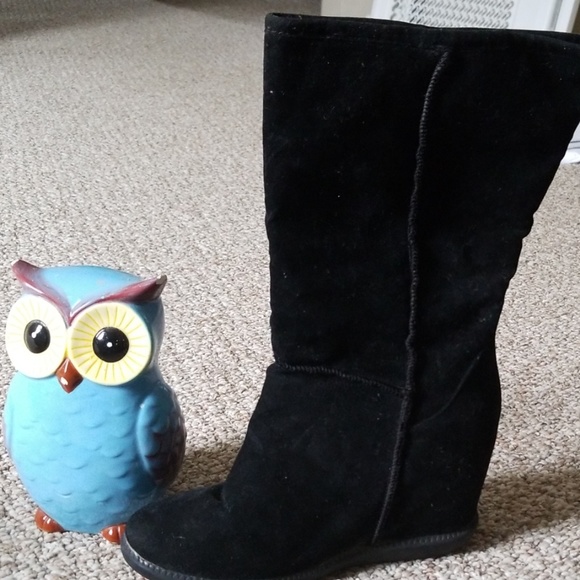 Boot - Picture 2 of 2